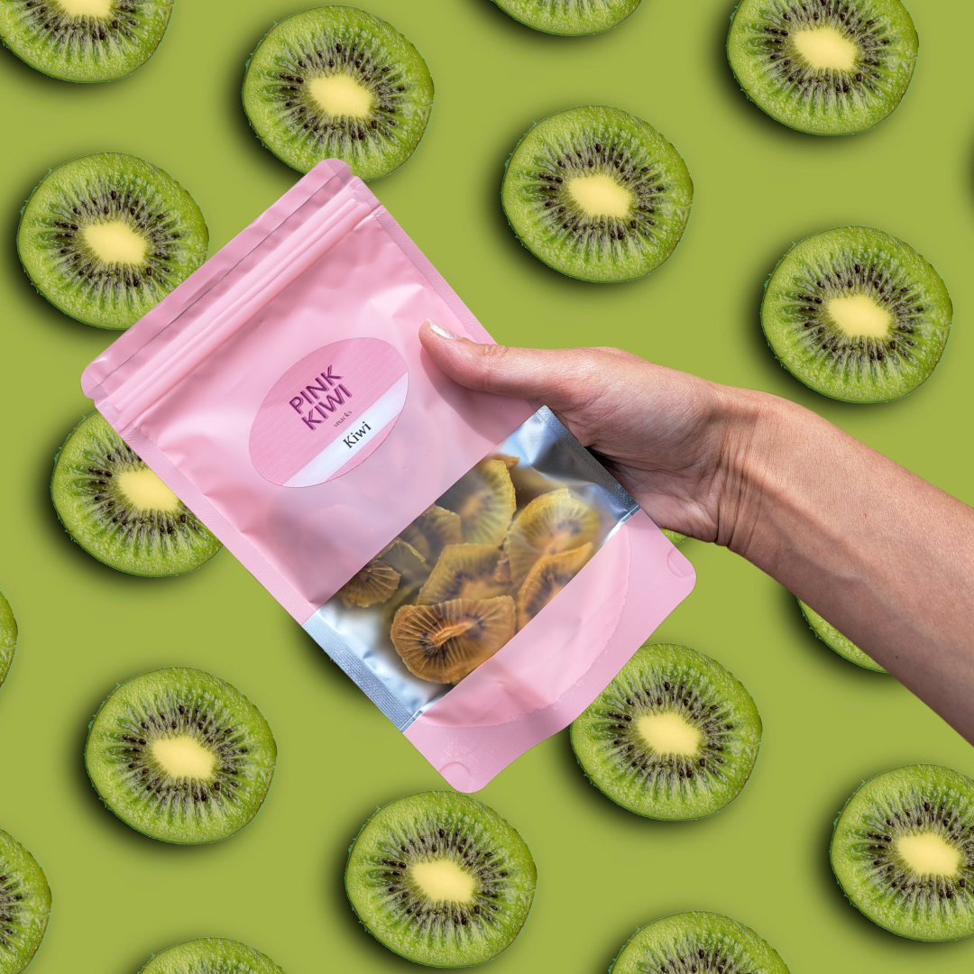 pink-kiwi-dried-green-kiwi-fruit-snack-handheld-packaging